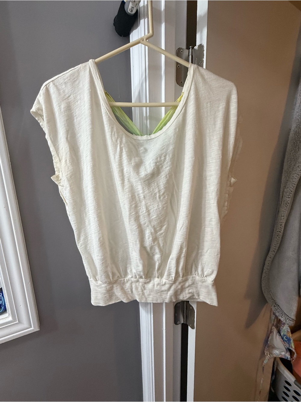 American Eagle Outfitters Cream Short-Sleeve Scoop Hem Tank